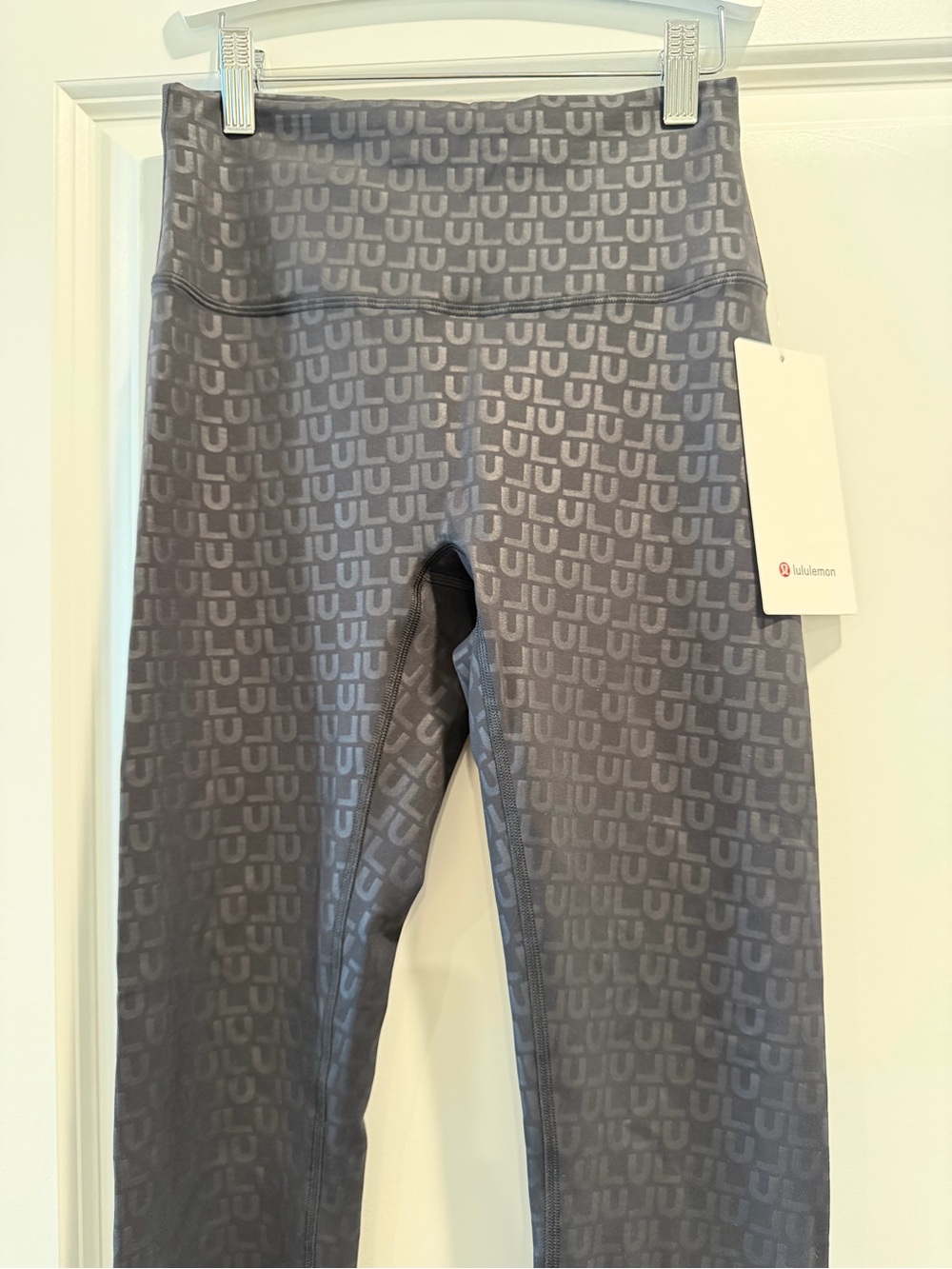 Lululemon Wunder Train No Line High Rise Tight 28” Leggings with logo print